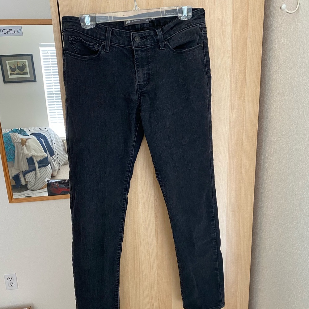 Levi’s mid rise black jeans